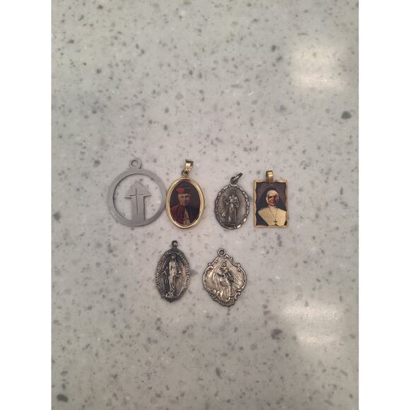 Vintage Catholic Religious Mixed Lot of 6 Pendents St. Jude, Nun, Priest, Mary - Picture 1 of 7